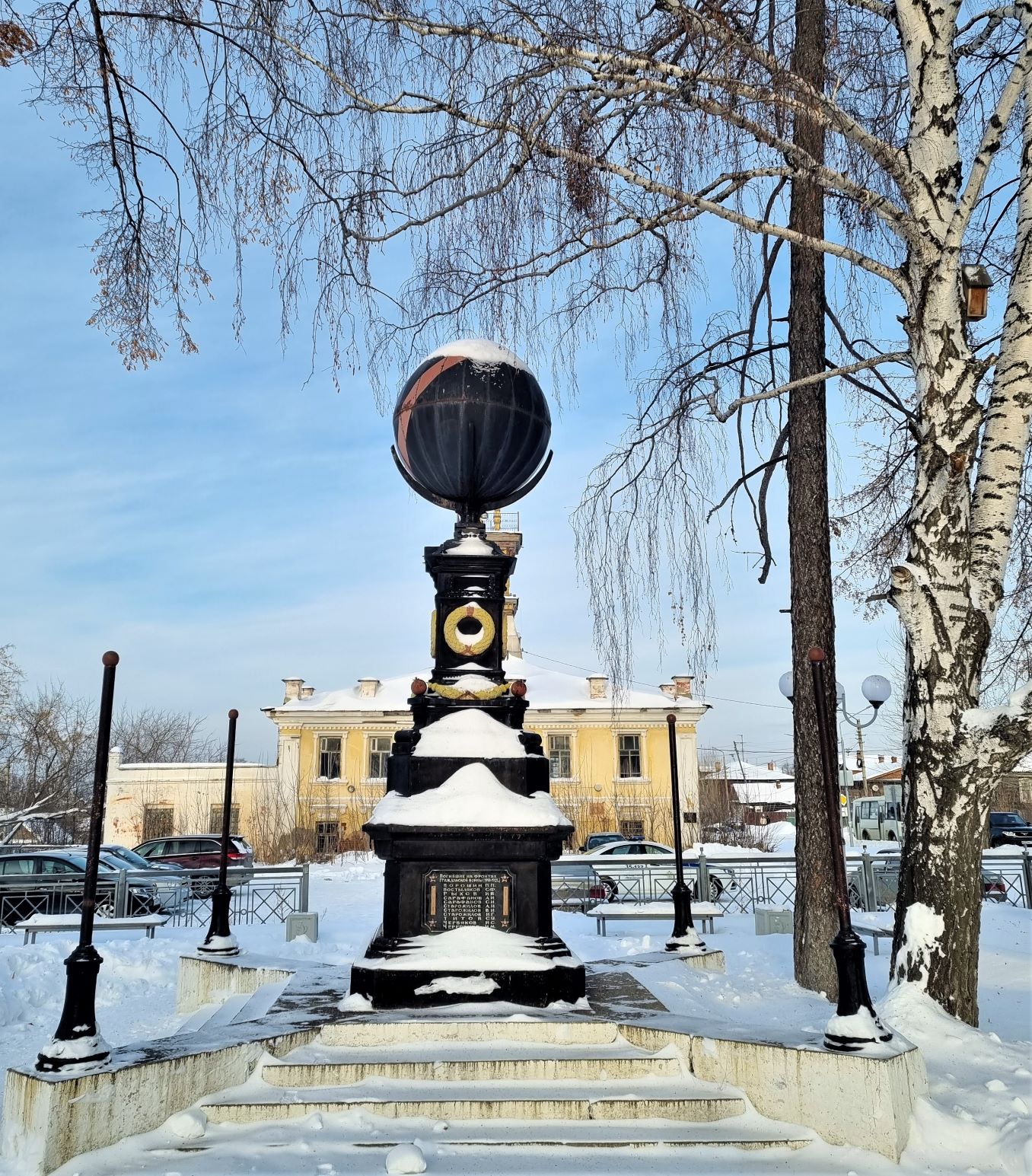 Памятник павшим героям в Верх-Нейвинском 