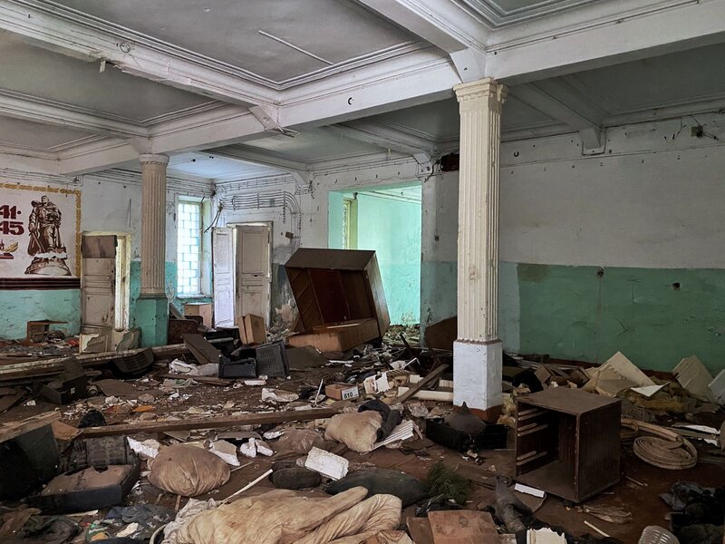 Первый этаж заброшенной школы №4, Карабаш