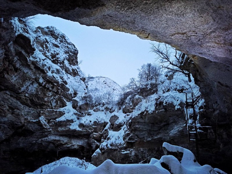 Пещера Вертолетная (Ахмеровский провал)