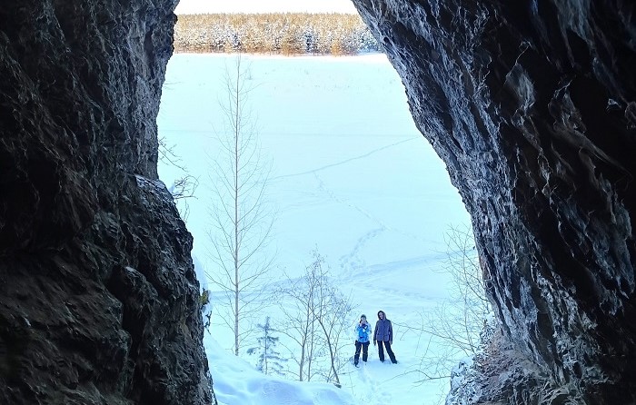Река Нейва. Грот. Фото: ТОЧКИ ПРИТЯЖЕНИЯ УРАЛА / ВКонтакте