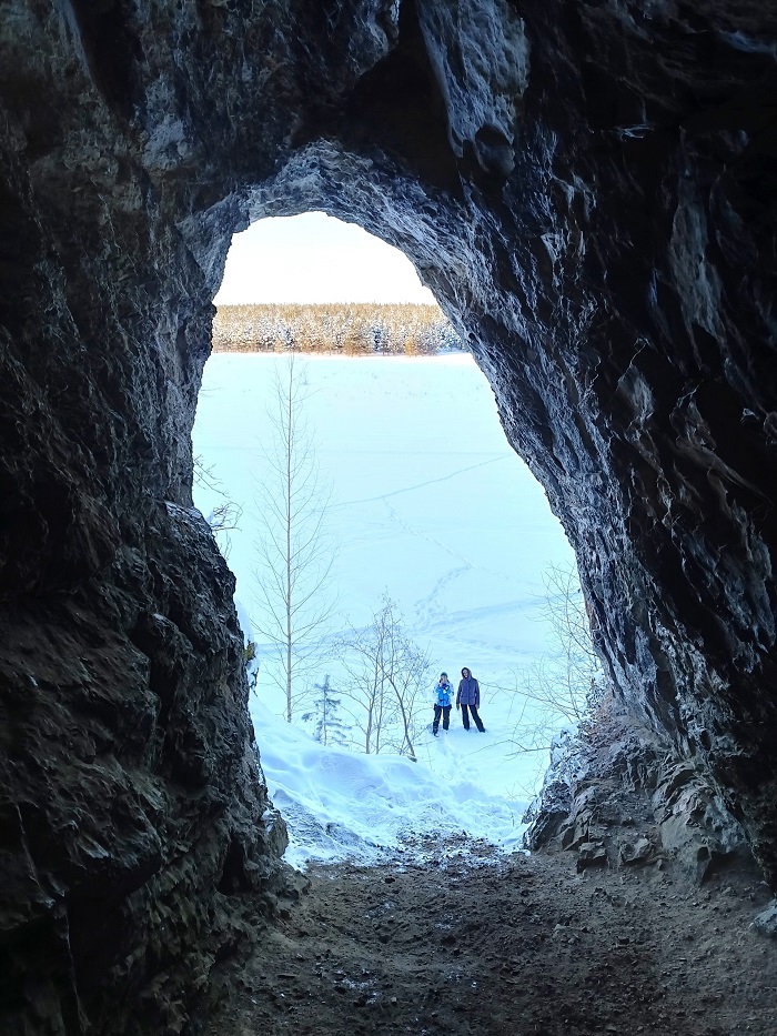Река Нейва. Грот. Фото: ТОЧКИ ПРИТЯЖЕНИЯ УРАЛА / ВКонтакте