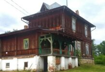 Достопримечательности Курганской области: старинная усадьба Шмурло в селе Красный Уралец Усадьба Шмурло в селе Красный Уралец. Фото: Виталий Авиатор / ВКонтакте
