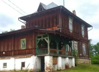 Достопримечательности Курганской области: старинная усадьба Шмурло в селе Красный Уралец Усадьба Шмурло в селе Красный Уралец. Фото: Виталий Авиатор / ВКонтакте
