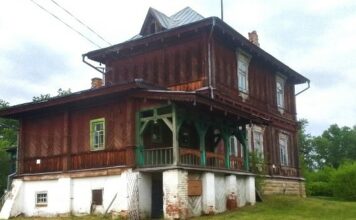 Достопримечательности Курганской области: старинная усадьба Шмурло в селе Красный Уралец Усадьба Шмурло в селе Красный Уралец. Фото: Виталий Авиатор / ВКонтакте