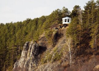 Скала "Три сестры" и беседка "Храм воздуха"