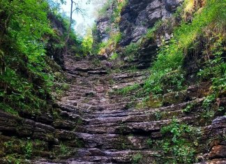 Сухие водопады: одна из самых интересных достопримечательностей реки Ай Сухие водопады, Сатка, Ай