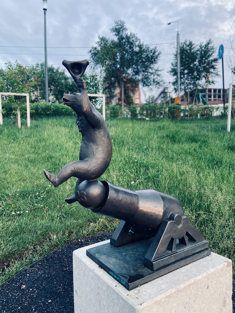 Таня Давыдова, Мишка на пушке