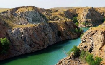 Озеро Забой (Голубой каньон) в Оренбургской области (Новотроицк)