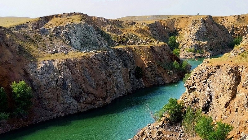 Озеро Забой (Голубой каньон) в Оренбургской области. Фото: ТОЧКИ ПРИТЯЖЕНИЯ УРАЛА