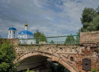 Достопримечательности Верхотора в Башкирии: завод, старинный мост, храм и пруд Достопримечательности Верхотора в Башкирии: старинный мост. Фото: Андрей Шадрин / ВКонтакте