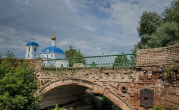 Достопримечательности Верхотора в Башкирии: завод, старинный мост, храм и пруд Достопримечательности Верхотора в Башкирии: старинный мост. Фото: Андрей Шадрин / ВКонтакте