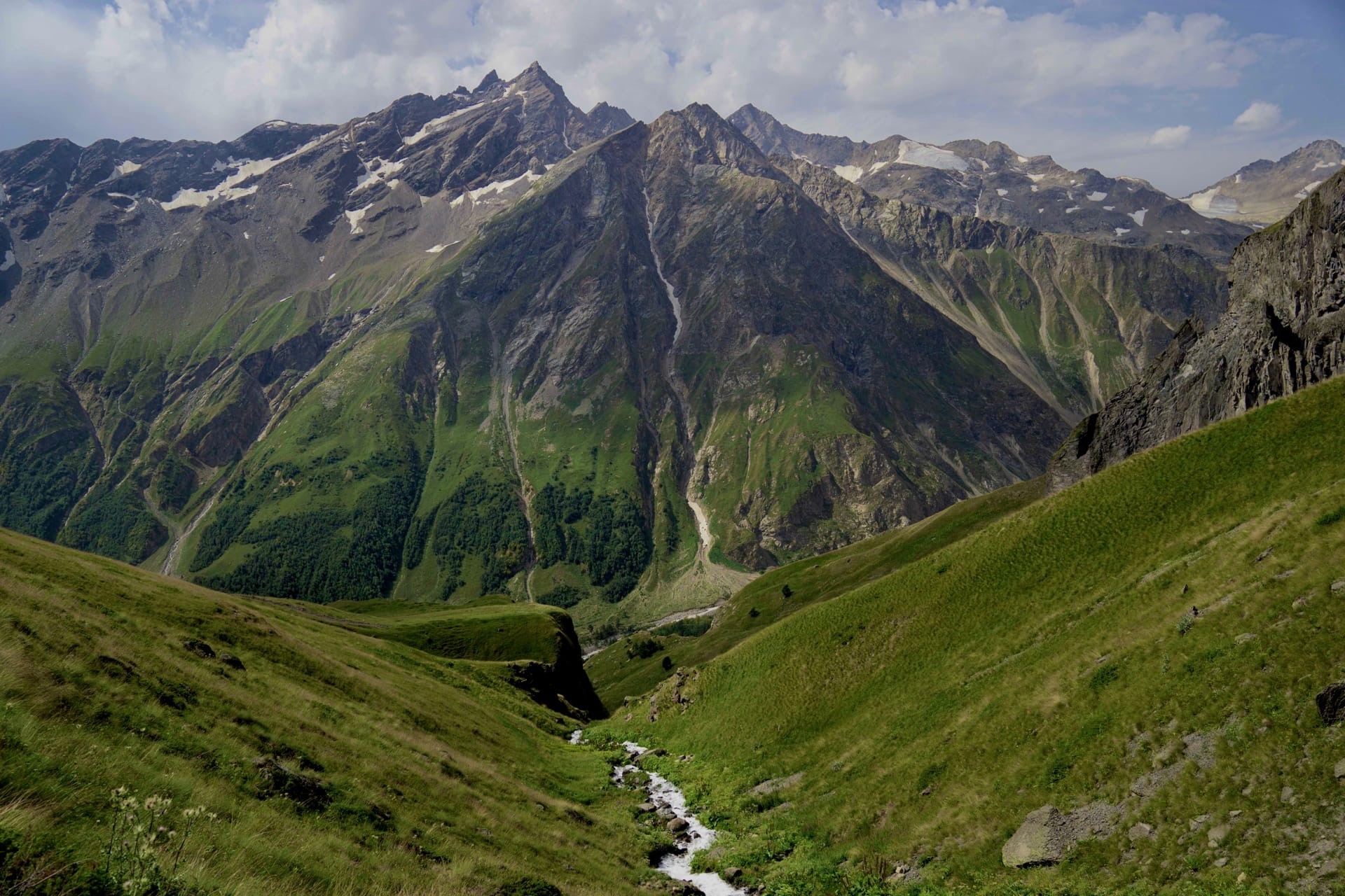 Водопад Девичьи косы, вид на Кавказский хребет