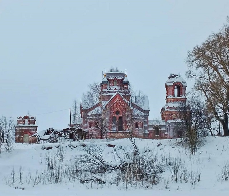 Заброшенная Петропавловская церковь купца Кирьянова