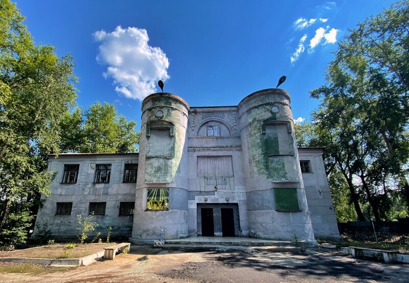 Заброшенное здание кинотеатра, Карабаш