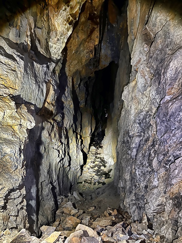 Заброшенная шахта в Магнитке у поселка Магнитка, Челябинская область