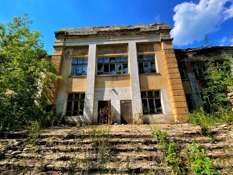 Здание заброшенной школы №4