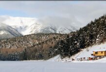 Бухта Змеиная и горячий источник озера Байкал Бухта Змеиная и горячий источник. Фото: Ольга Варежкина