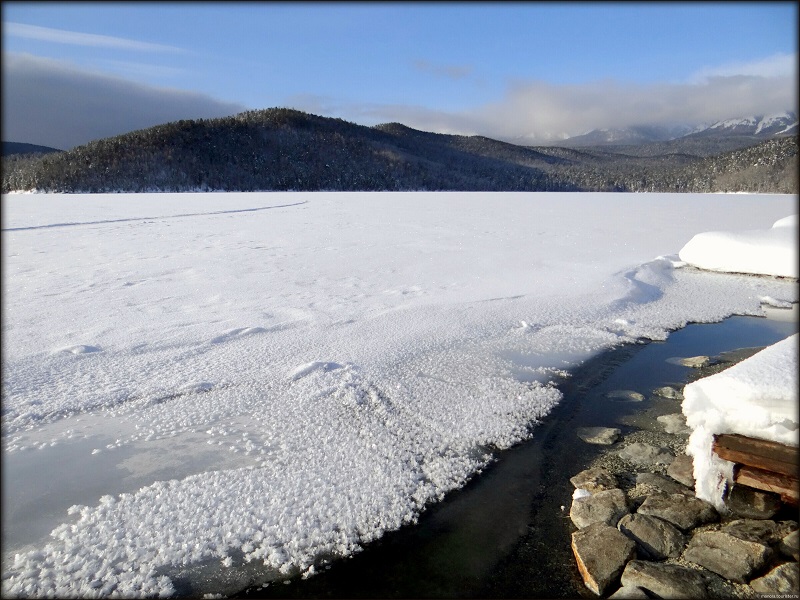 Бухта Змеиная и горячий источник. Фото: Ольга Варежкина