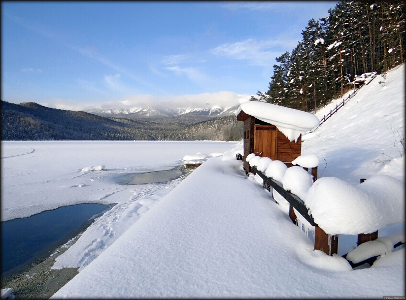 Бухта Змеиная и горячий источник. Фото: Ольга Варежкина