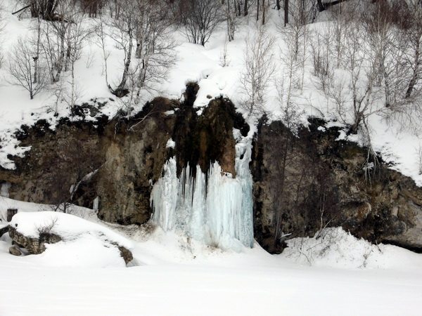 Зеркальный (Асинский) водопад зимой