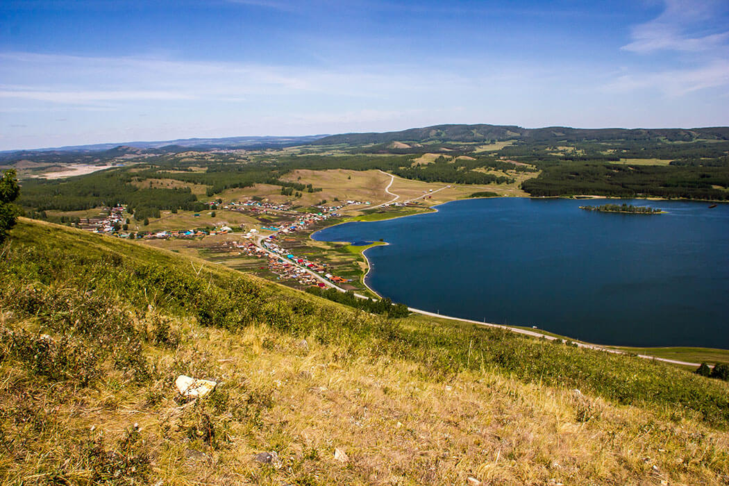 Озеро Аушкуль и гора Ауштау