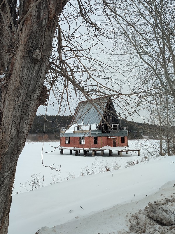 Дом на воде в Свердловской области