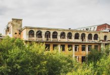 Зеленая Роща: Заброшенная больница скорой медицинской помощи №1 в Екатеринбурге