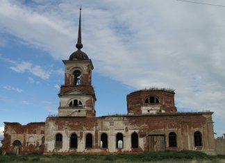 Заброшенная церковь в селе Огневское (Огнёво)