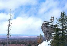 Достопримечательности Свердловской области — эффектная смотровая площадка смотрон в районе гор Шунут и Старик-камень Достопримечательности Свердловской области - смотрон в районе горы Шунут и Старик-камень. Фото: ТОЧКИ ПРИТЯЖЕНИЯ УРАЛА / ВКонтакте