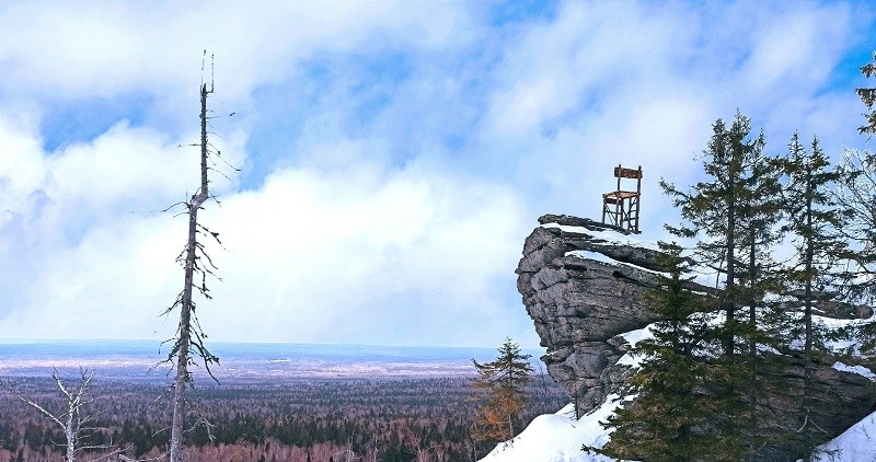 Достопримечательности Свердловской области - смотрон в районе горы Шунут и Старик-камень. Фото: ТОЧКИ ПРИТЯЖЕНИЯ УРАЛА / ВКонтакте Достопримечательности Свердловской области - смотрон в районе горы Шунут и Старик-камень. Фото: ТОЧКИ ПРИТЯЖЕНИЯ УРАЛА / ВКонтакте