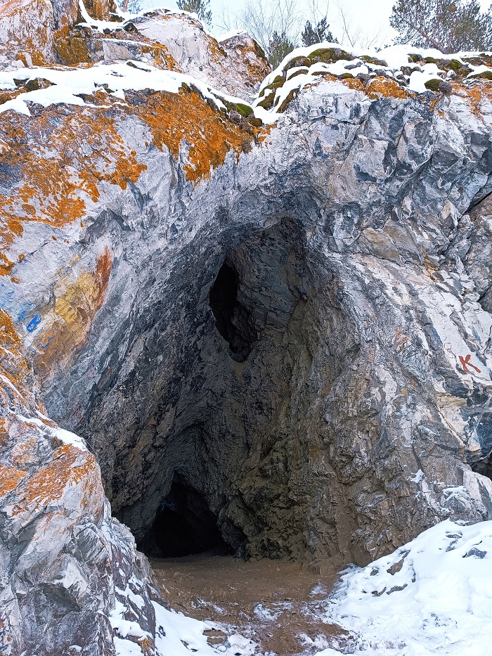Грот на реке Нейве: уральский маршрут у Алапаевска. Фото: ТОЧКИ ПРИТЯЖЕНИЯ УРАЛА / ВКонтакте