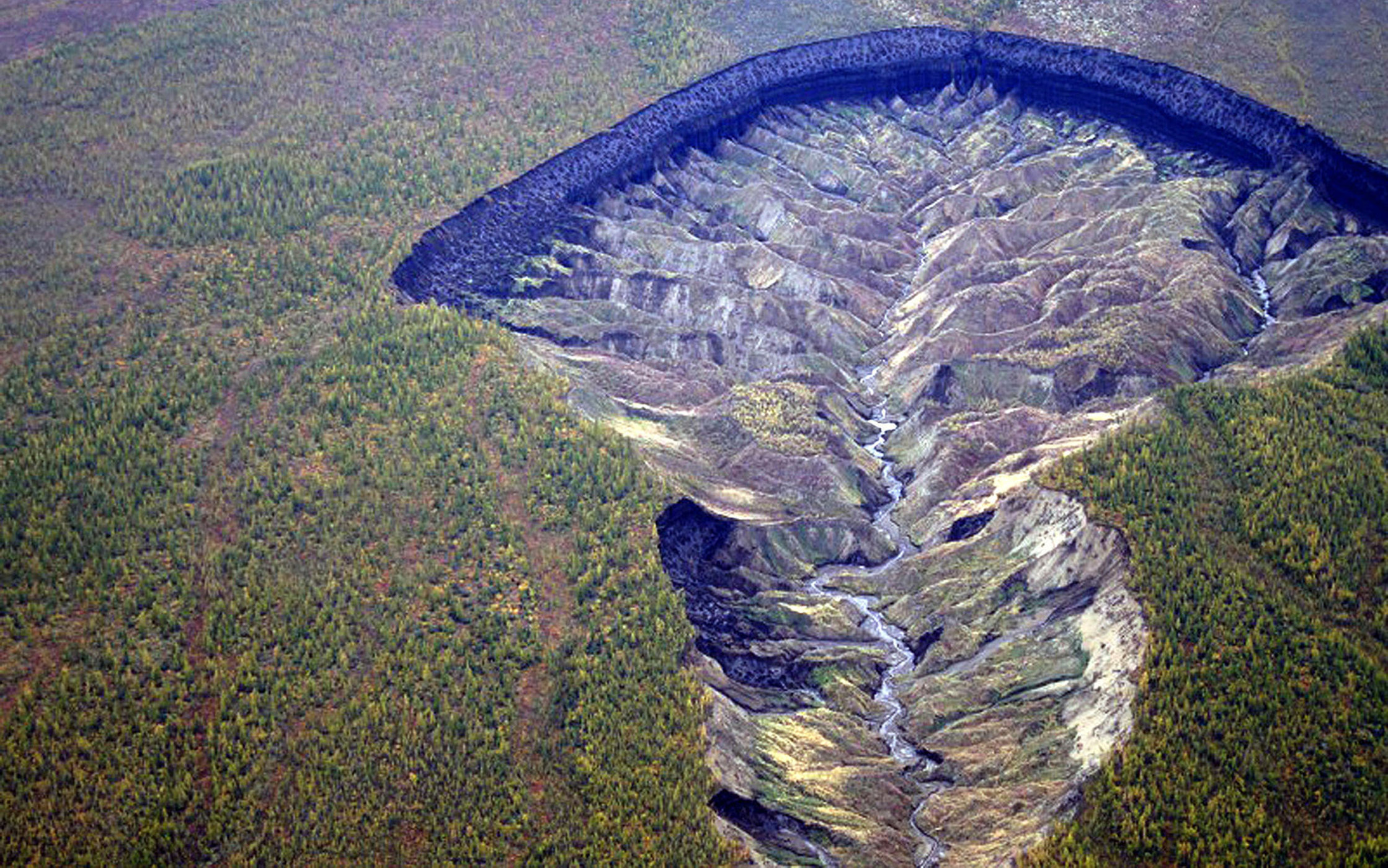 Батагайка. Сибирский кратер Батагайка. Батагайский кратер в Якутии. Термокарстовая котловина Батагайка. Батагайский разлом Якутия.