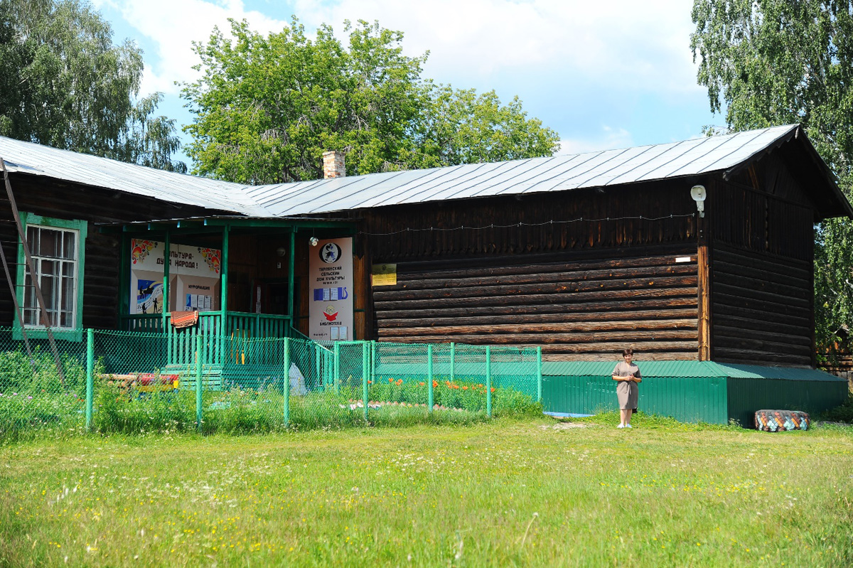 Клуб и библиотека в Тирлянском