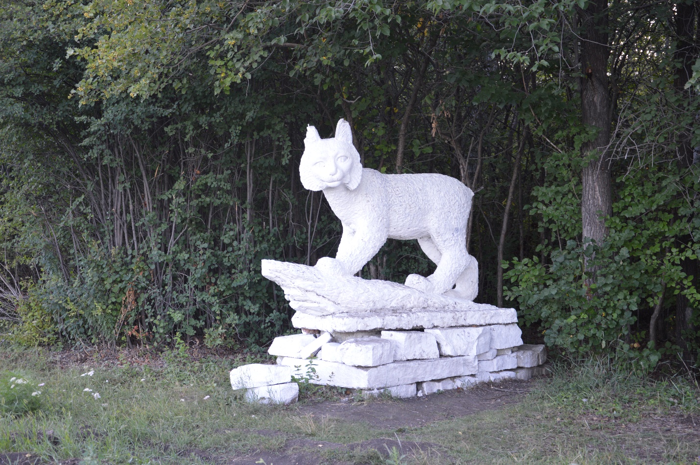 Скульптура рыси в Учалинском районе