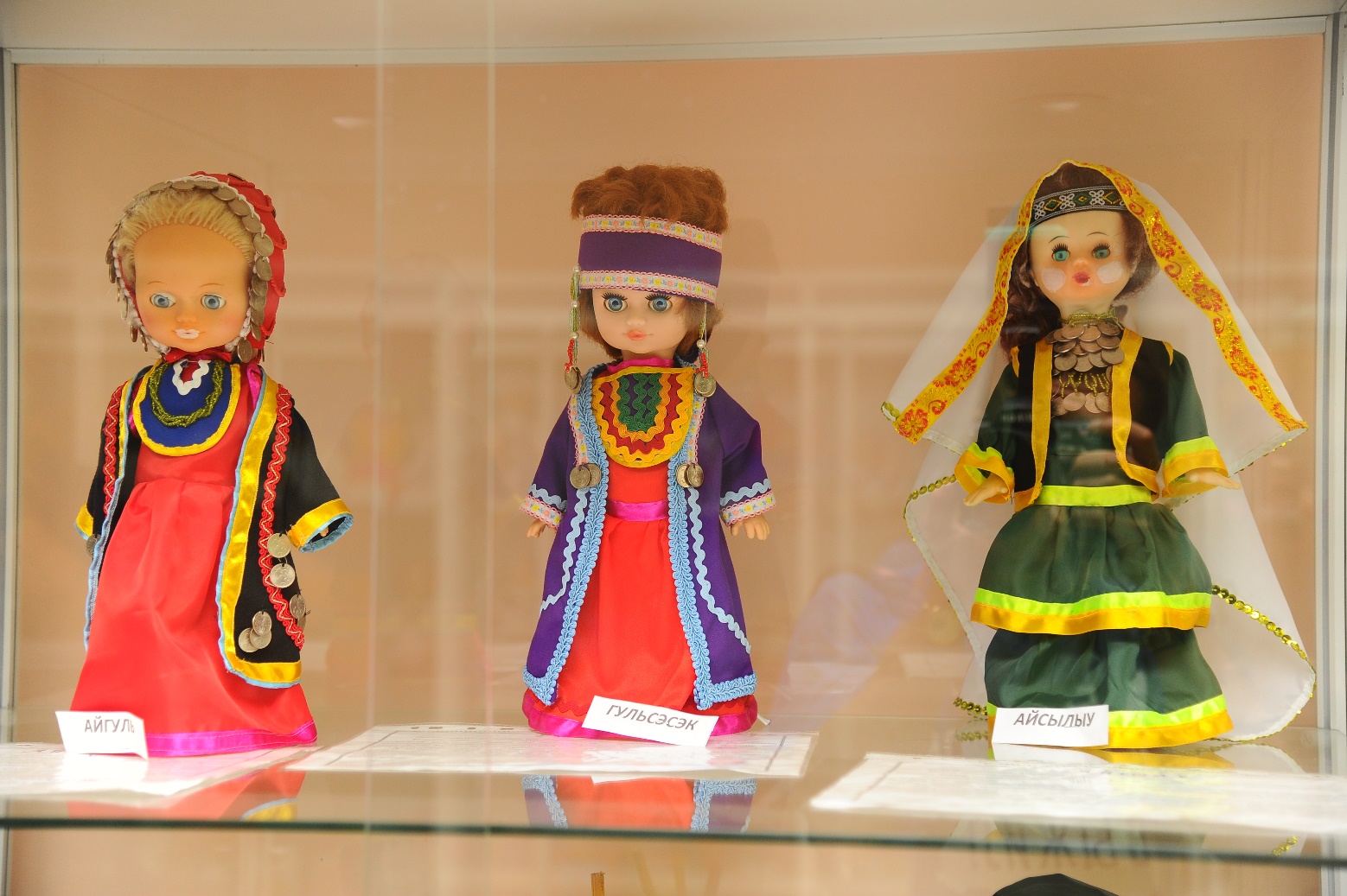 Янаул. Куклы в национальных костюмах