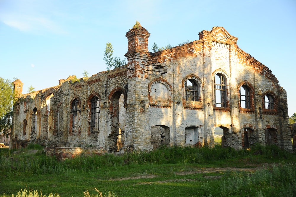 Достопримечательности Тирляна: руины старого завода