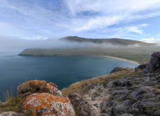 Бухта Ая, озеро Байкал Бухта Ая Фото: Ксения Клюева