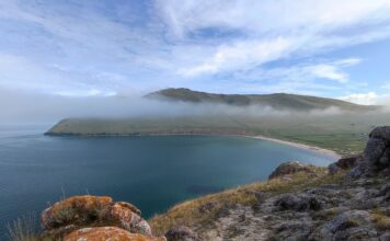 Бухта Ая, озеро Байкал Бухта Ая Фото: Ксения Клюева