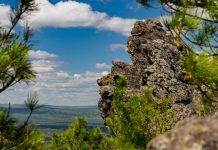 Гора Колпаки и скала Кораблик