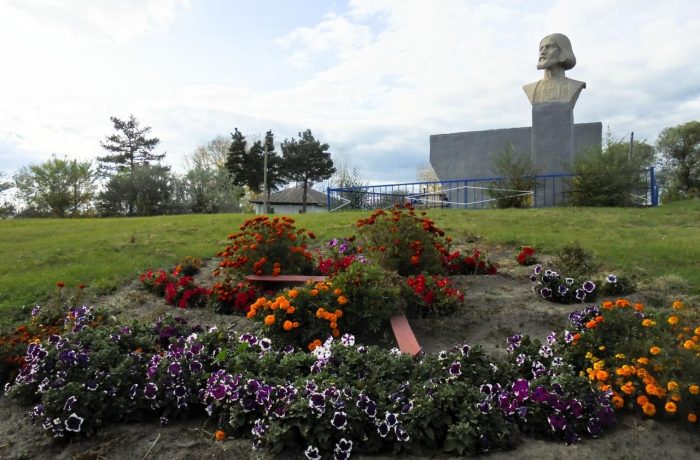 Памятник Лоскутникову, Куртамыш, Курганская область