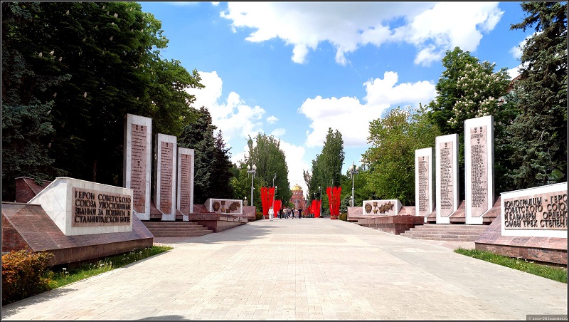 Площадь Павших Борцов и Аллея Героев