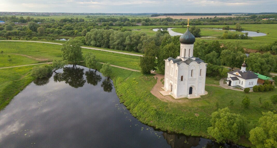 Покрова на Нерли с высоты