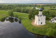 Церковь Покрова на Нерли в Боголюбово Покрова на Нерли с высоты
