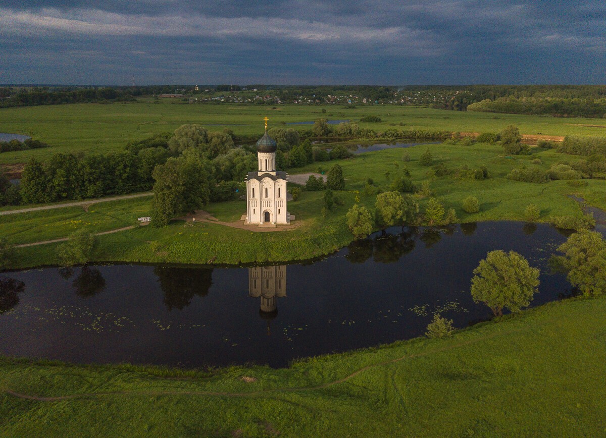 Покрова на Нерли с высоты