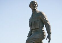 Памятник Герою Советского Союза в Соль-Илецке