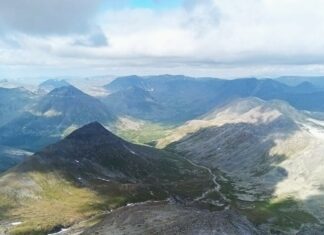 11 декабря – Международный день гор. Идеи для праздника и ТОП-5 доступных и красивых вершин уральских гор