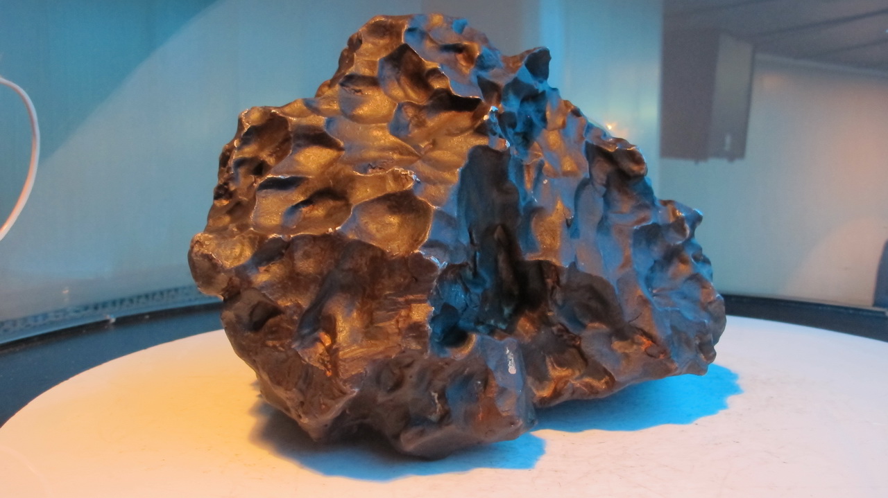Фрагмент Сихотэ-Алинского метеорита в Калужском планетарии