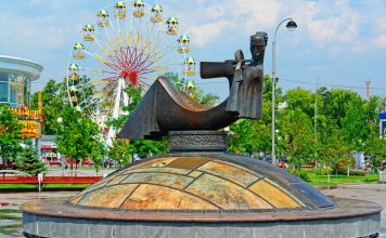 ТОП-17 достопримечательностей Тюмени Цветной бульвар в Тюмени