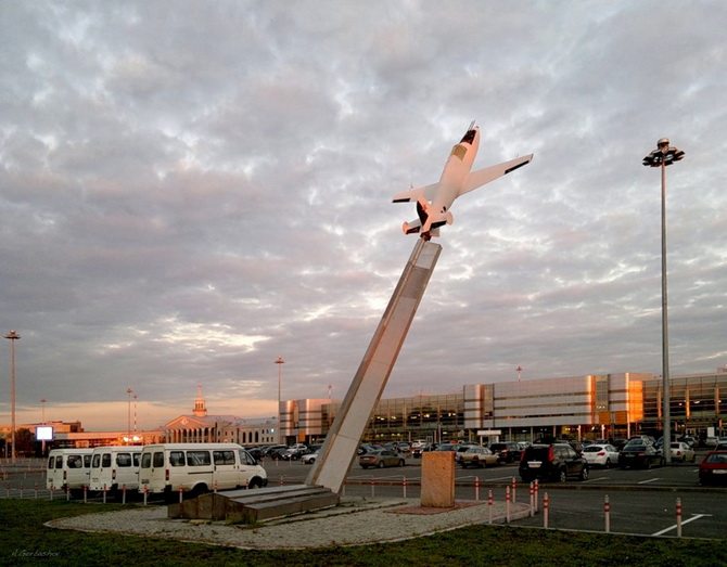 Памятник первому советскому реактивному истребителю «БИ-1». Автор фотографии: mirage.su