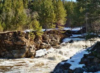 Южаковский водопад, Свердловская область